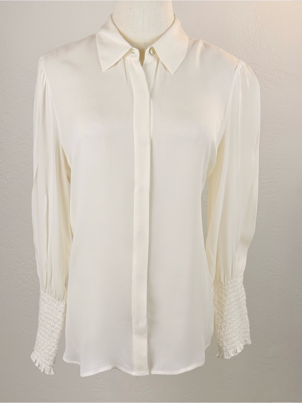 L'AGENCE Lucien Ivory Silk Smocked Cuff Blouse Size Medium Quiet Luxury